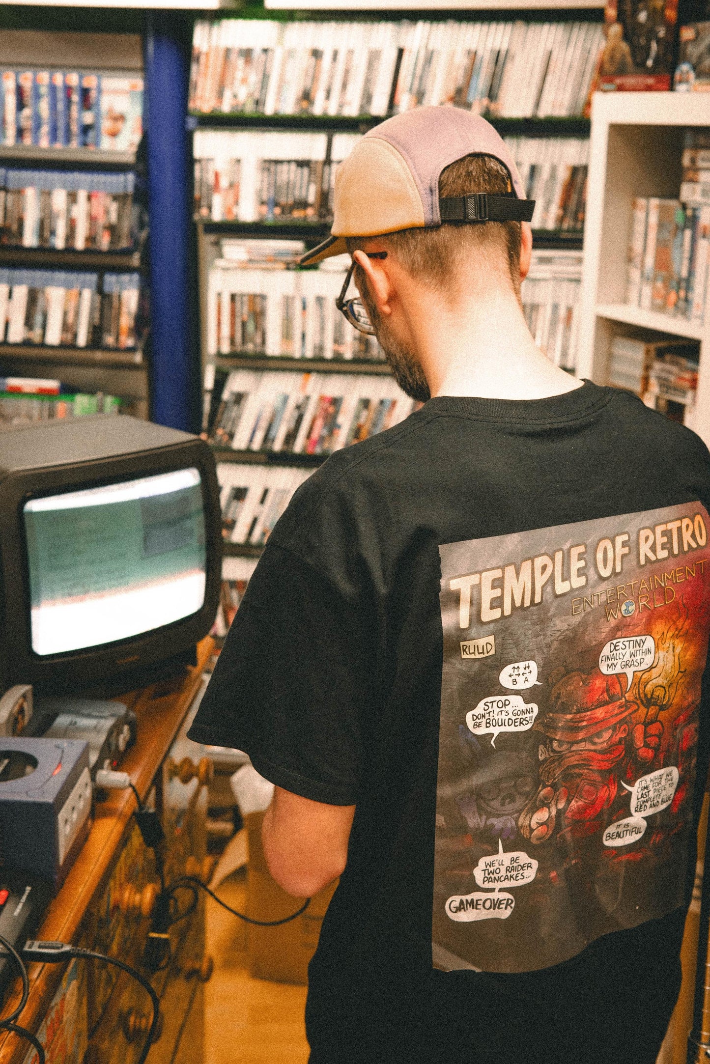 RUUD X ENTERTAINMENT WORLD - Temple of Retro Tee (Black)